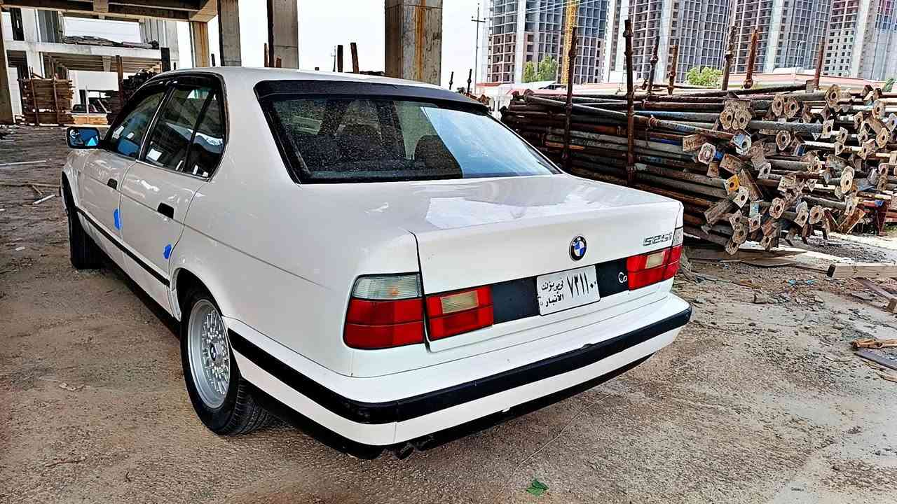 سه ره تا به ناوي خواي گه وره
ئه م BMW  بؤ فرؤشتن 
525 عادي حيزام سبوخ لؤ جواني 
پيشوو پشتي كه پسه بي ليدران 
ارم بلاستيك هه وليره به شه رتي ارموو اوليات و موو سوو براوه ش به شه رت دوو جام كاره با ناو خورفه ي زؤر جوانه ته بريد له سلؤري پيكه به شه رت چوار تاييه و ويلي نويي پيشتوو پشتيم تازه داگرتوه زؤر توندوو تؤله سه ياره ي ماله هي مه عره ز نيه هه موو شتي به شه رت ته قه و 100 دؤلار ببره سلايت نيه 
تكاييه مشته ري سه ري خؤتوو منيش مه هيشينه گؤرينه وه ي ناكه م ... له هه ولير... *********** وه تساپي له سه ره (سعري 44 ) معامه له يه كي برايانه 
ادميني گول وه ري گره .
