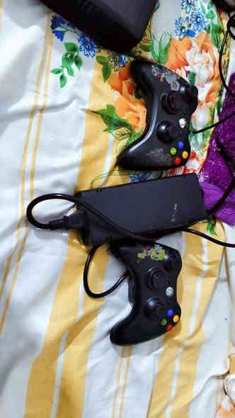 اكس بوكس للبيع السعر 100 وبي مجال نظيف ما مصلح يدين بيده شحن***********
