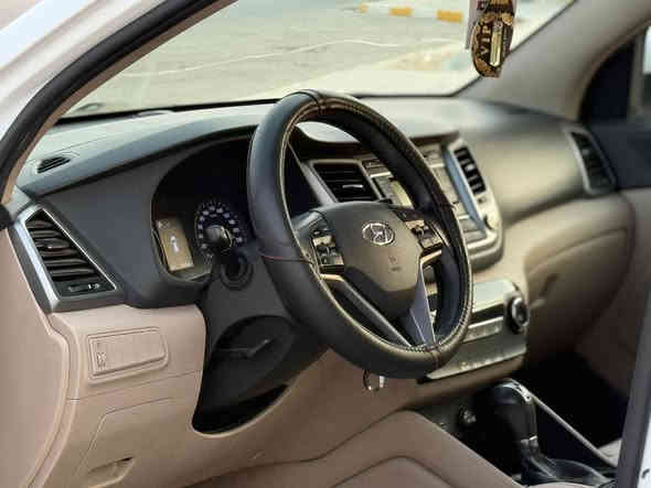 السلام عليكم 
توكسان خليجي موديل 2018 محرك 2000 دوش سيارة جديدة جدا ع وضع الشركة كلشي ممفتوح بيهة 
تحويل مباشر مكفوله كفاله عامه عدا بارد بسيط ممبين حتى بالصور جاملغ الامامي 
تخم تاير حداديه تبريد تدفئه كل نقص مابيهة ماشيه 146 الف كم 
السعر 187 بيهة مجال مكاني واسط قضاء الحي 
***********
***********
