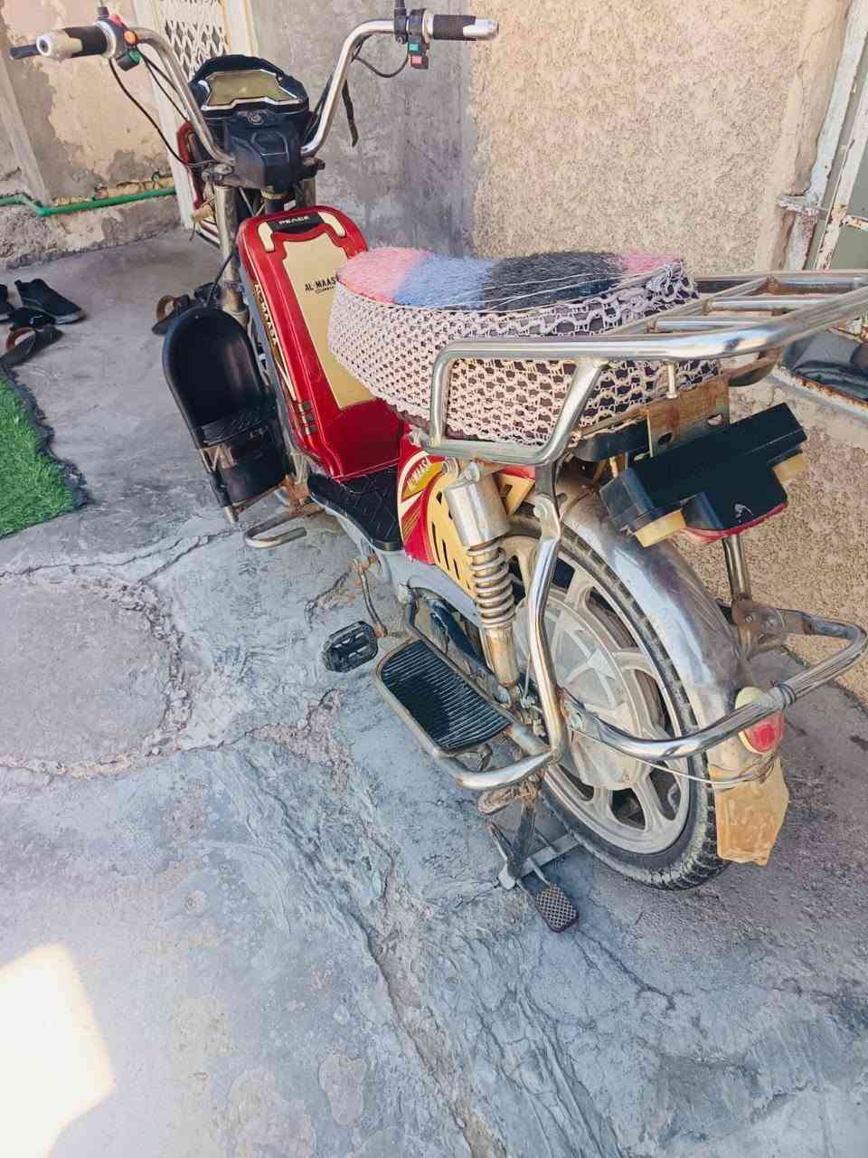ماطور شحن شغال
الريموت مالته مايشتغل
هورن مابي بس يتصلح
اليدة يرادلها بس ضب
السعر 350 وبي مجال
المكان الفلوجه للاستفسار الاتصال على الرقم***********
***********
