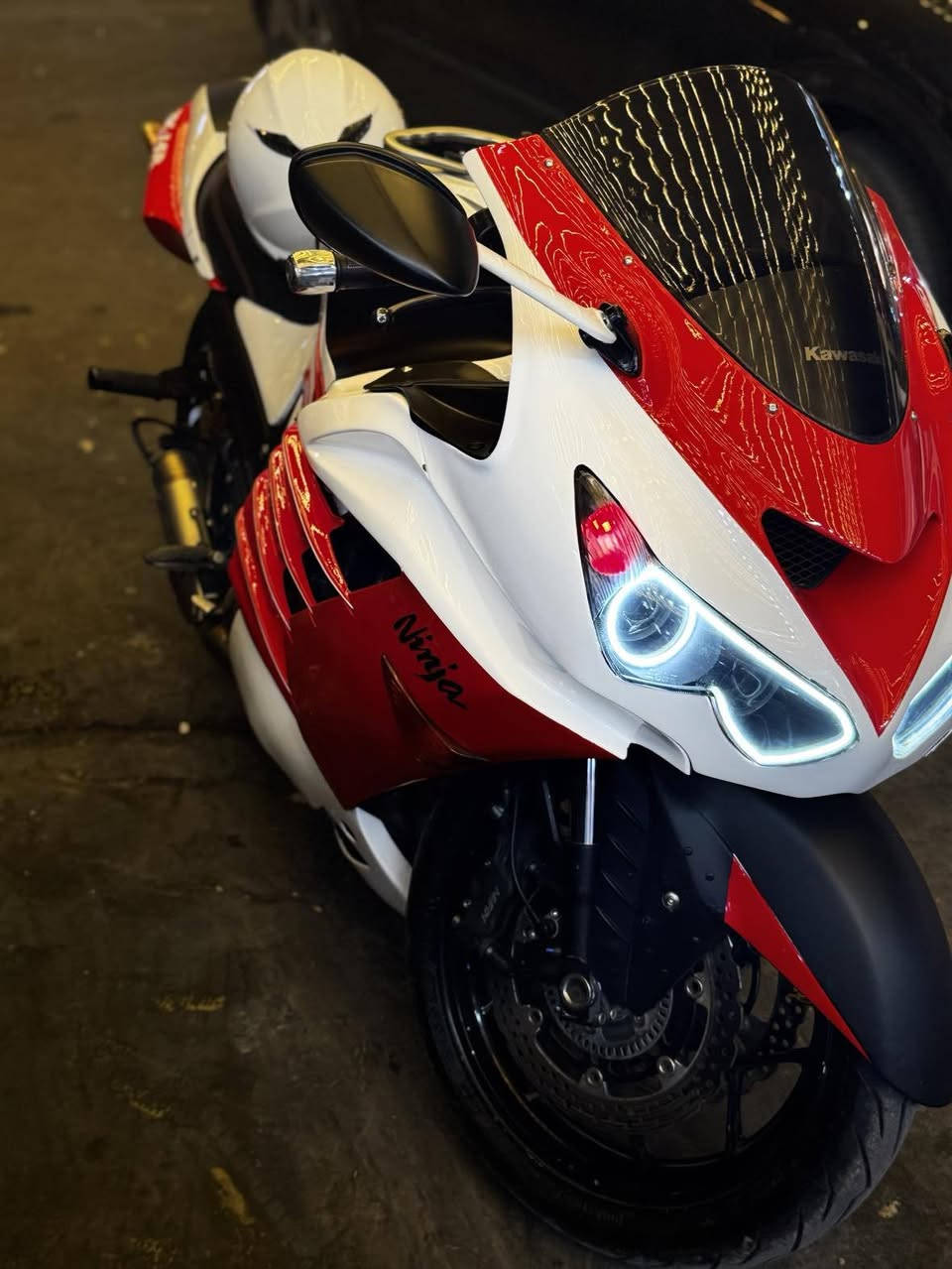 *النوع : كوزاكي z14
*السعر : 6500

*الترخيص :  لشهر 5-2026

*سعة المحرك : 1400 cc

*عدد الحصنه : 230 يعني قنبله ع الارض 

*عدد السلندرات : 4 سلندر 

*الموديل : 2012

*المواصفات : دراجه من اقوى محرك بعالم درجات الرياضيه + محركها جديد تقريبا + مش بحاجة برغي + عليها 3 وضعيات قياده + شكلها قريب جدا الى هايبوزا + معايرة داينو 

*الاضافات : كرسي خلفي تسكيره + سليدرات واقيه + يدين معدله + مغطسه كامل كاربون فايبر + كوشوك جديد + اضويه 6 عيون + عيار داينو 

*صنف دراجه رياضي اعتذر عن تجربة قياده وجاهز للفحص ووون ما بدك ممكن بدل بدراجه ثانيه 

0797587640


**إذا كنت صاحب هذا الإعلان وتريد حذفه لأي سبب، رجاءا أرسل رسالة إلى الدعم الفني**