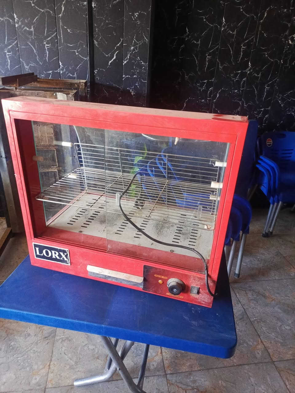 شوايه دجاج من شركه الفرحان الثقيل شغاله ماطور شغال ونضيفه 8شياش مع الفخات سعر 400وبيه مجال حمايه اربع بلانكات غاز جديده كلش سعر 300 وبيه مجال حمايه كنتاكي وكرسبي وهاي سوالف اخت الجديده سعر 200وبيه مجال قلايه ثلاث مدافع جديده مستعمله كم يوم سعر 300وبيه مجال *********** مكاني ديالى بعقوبة
