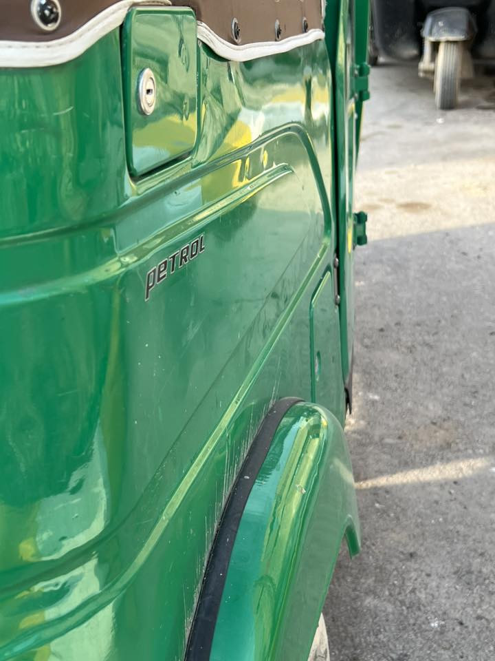 سلام عليكم تكتك البيع موديل 2021شهر6التكتك المحرك كفاله و غير من الله شوفت عينك و خير من الله التكتك اوراق السعر7250وبيه مجال الطيبين النتصال عله هاذا الرقم(***********)
