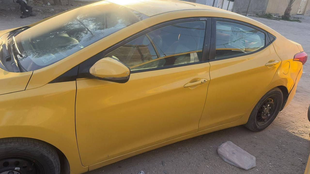 السلام عليكم
سياره انتره موديل 2012
رقم بغداد ثاني يوم حول
سياره وارد امريكي 
ضربته جاملغ وبنيد 
باقي مكفوله ماواصل دواخل ضربه 
الموصفات
حداديه جديد
طخم دايرات
مكينه وكير مكفول 
تبريد ثلج 
فتحه 
سياره مامتعوبه بس بيه شغلات بسيطة 
مكان سياره كربلاء استفسار اتصل ع رقم
***********
