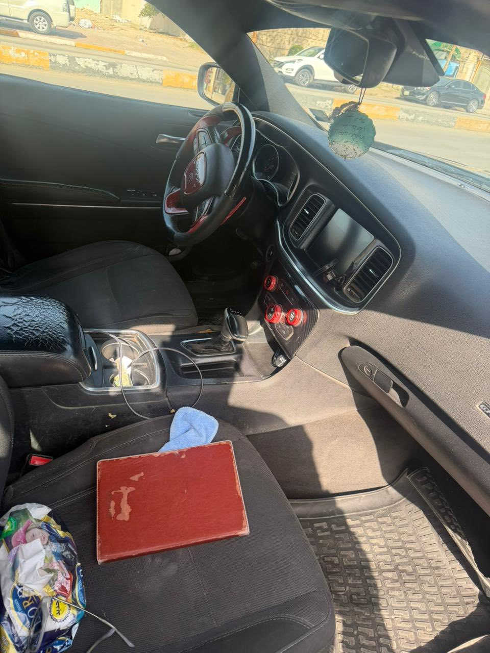 سلام عليكم
جارجر ٢٠١٦ 
رقم بغداد 
جارجر sxt نص فول 
شفتات شاشه كبيره حساس خلفي كشنات تدفئه + كهرباء 
اللون اسودمحدثه وايت بدي نفخات 
ماشيه ١٠٠ تقريبا
السياره حلوه ونضيفه وجاهزه استخدام قليل مابيه اي نقص 
كير مكينه تبريد صدر كهرباء كله نضيف مابيه نقص 
بيه اربع قطع السياره بدون دواخل شرط 
سونار موجود عندك تفاصيل كامله 
مكان صليخ ٦٠٠ 
السعر ١٦٥ وبيه مجال 
***********
