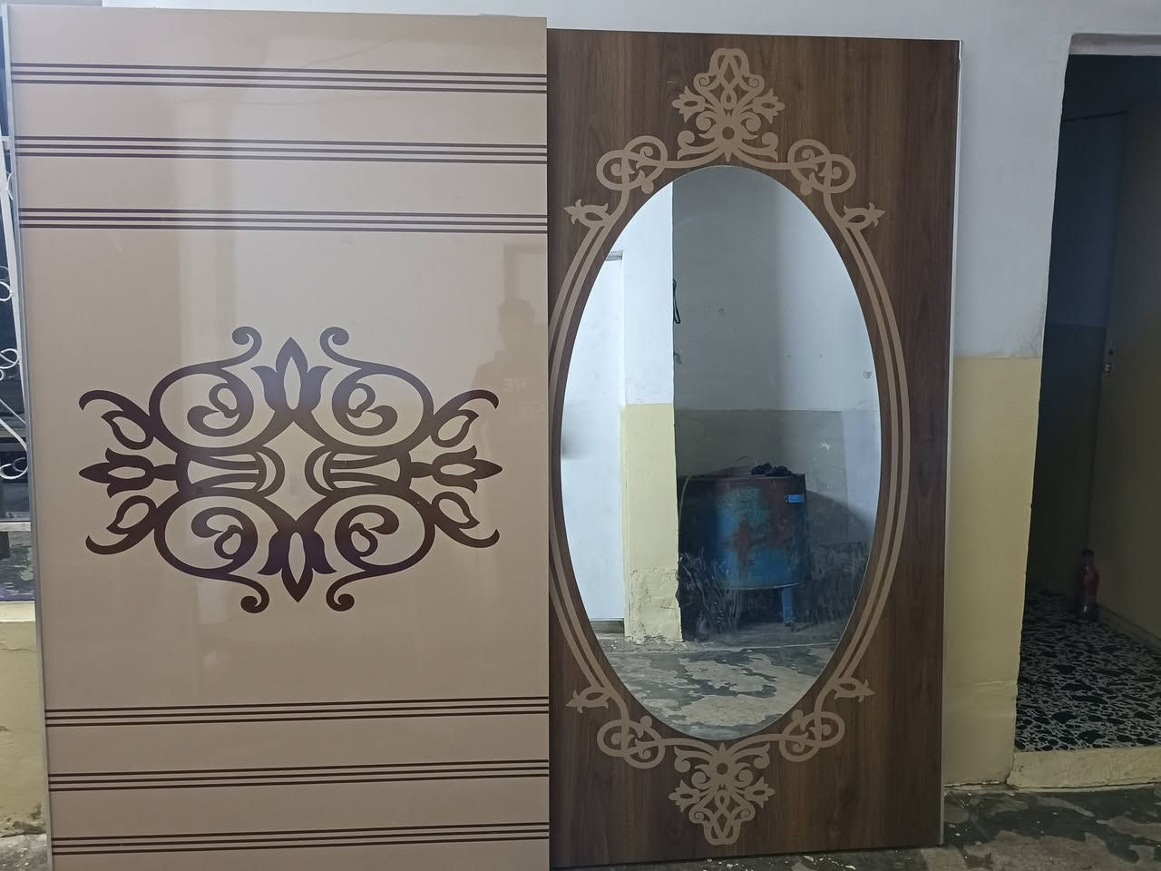 سلام عليكم عندي غرفة نوم تركي نضيف شوف وخذ سرير وكنتور للبيع اب 125 الف وبي مجال شويه الشرايه فقط 
او مراوس مع جمخانه مكاني امرلي خلف قيمقائمية امرلي او رقي هذا ***********
