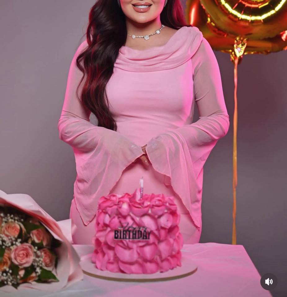 مرحبا بنت اخذت هذا الفستان قياس xl وطلع ضيك عليه واريد ابيعه ومكتوب السعر يعني واذا تريدين تشترين ان شاءالله ما نختلف ع السعر اللي تردي


**إذا كنت صاحب هذا الإعلان وتريد حذفه لأي سبب، رجاءا أرسل رسالة إلى الدعم الفني**