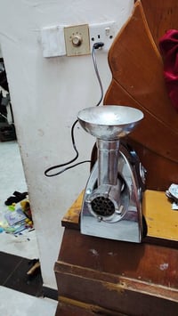 مفرمة لحم • صوبة • للبيع