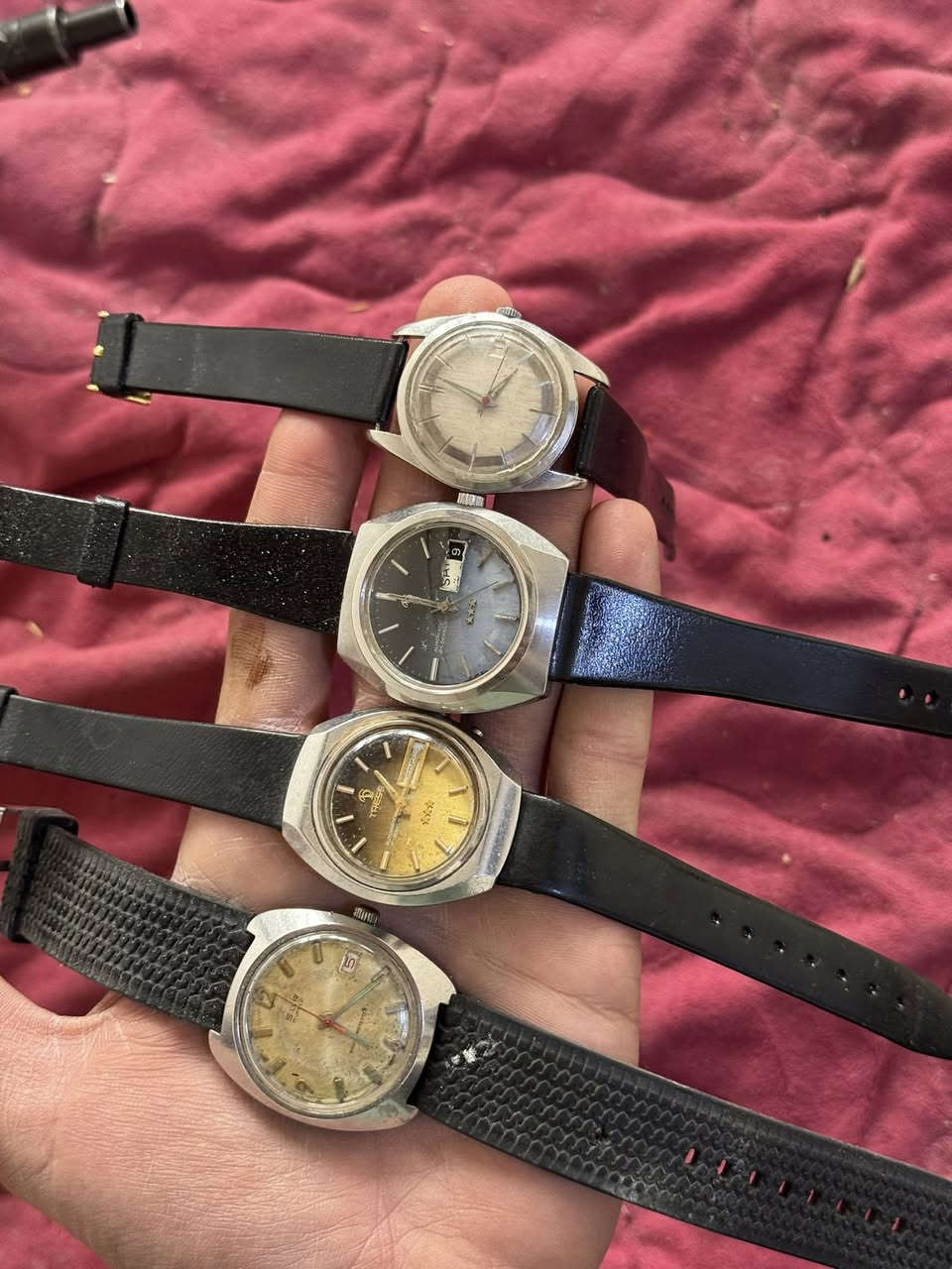 مجموعة ساعات للبيع
اتوماتيك سويسري 
عدد 19
كلهم شغالين
سعر القطعة 33 الف شلع
يوجد توصيل لجميع المحافظات 
***********
