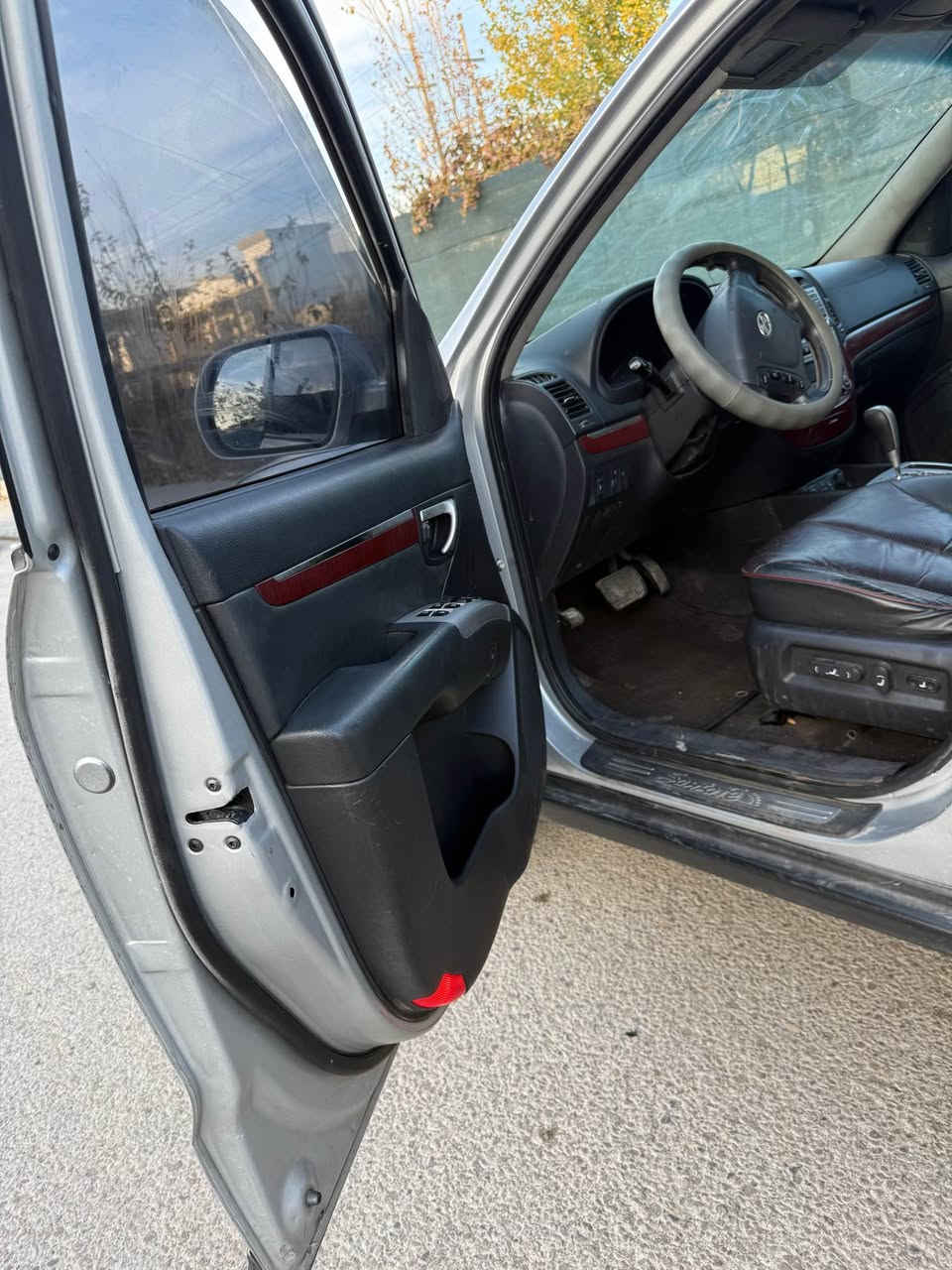 ٤٨  وەرقە سانتا في ٢٠٠٨فول مواسه فات ته نها سلايت نيه كوشن جلد و هيته ره سوكان فوليومه ته حديل سورحه يه  سي گيره سي ريز كوشنه ته بريت  مه ركه زيه هه ر سيك كوشنه كه ي ته بريده جوار تايه ي لوكي له سه ره  شوين برا وه كاني زور جوان جاك كراوه ته وه سه ياره كه دينا ريكي مه سره ف تيدا نيه مالي دوسته لوك لوكه  
ره قه م ***********
*********** رانية, السليمانية
