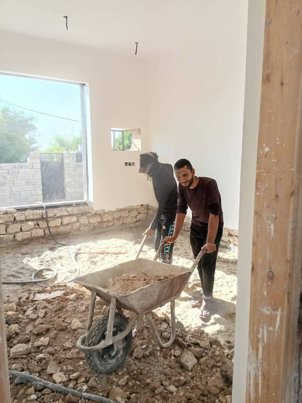 السلام عليكم /كادر عمل جاهز تصعيد مواد +تنضيف بيوت حدائق+ تفليش+ دفن نهري +نقل اثاث//معداتنه جاهزه
وسياره تجيك للبيت ماعليك بس الاتصال بالرقم ***********
