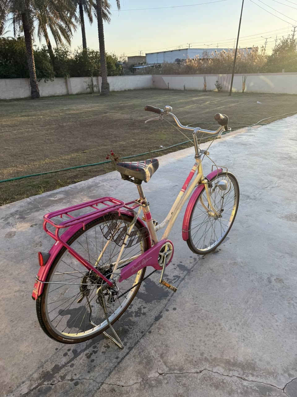 السلام عليكم بايسكل للبيع نضيف جداً تايرات اصليه ام الخط كير 7 حساس كلوب كله شغال السعر 130 وبي مجال قليل العنوان بغداد المدائن هـ***********
