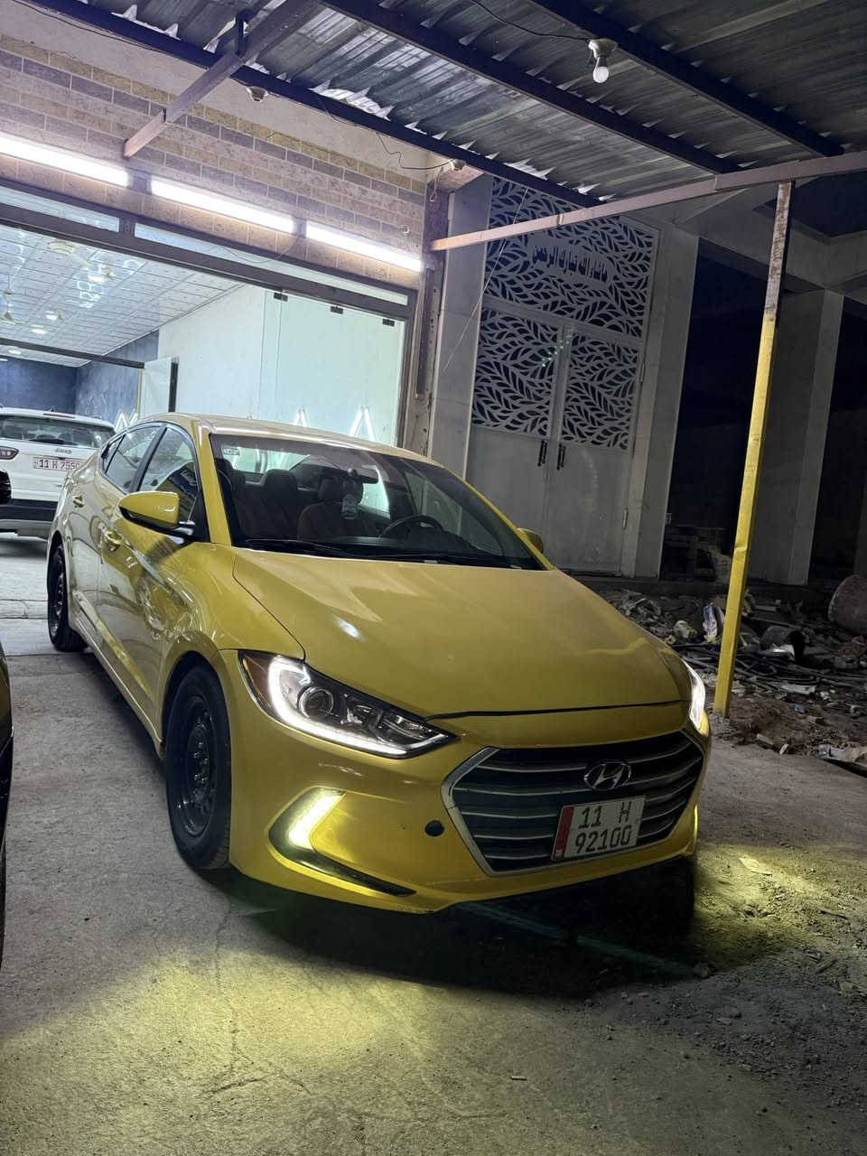 السلام عليكم
النترا 2017 
سيارة جديدة ماشيه قليل 
بدون حادث 
سيارة تخبل وجاهزه من كل شي 
مصفره هيئه 
مكاني الصويرة سعرها مناسب 
*********** 
ملاحظة استخدام شخصي السيارة
