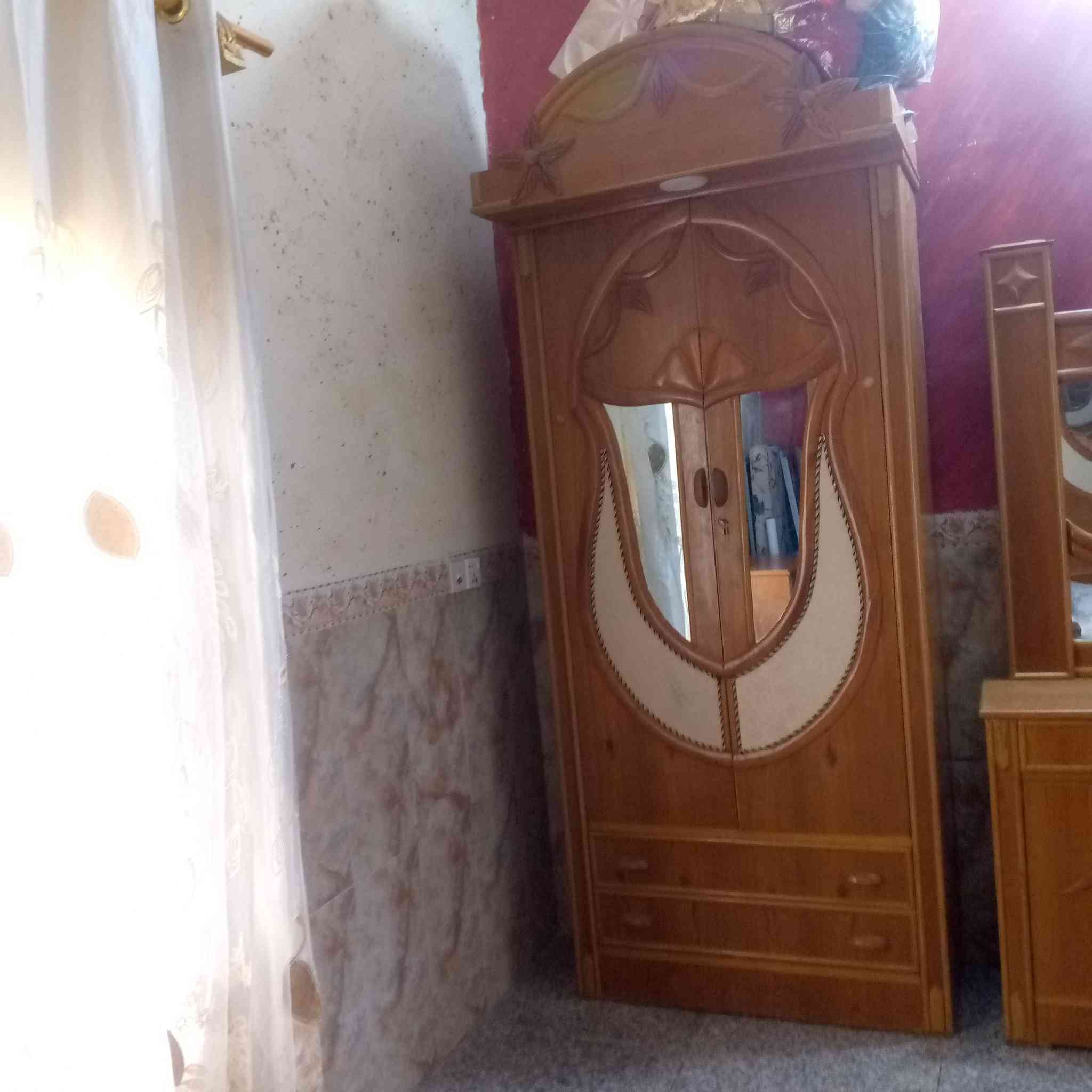 السلام عليكم ورحمة الله تعالى وبركاته اخوان غرفة اخشاب تسكام ثقيل مسويها ب4 ونص ومحتاج اريد ابيعها الشراي يتفضل خاص او يتصل 
***********
