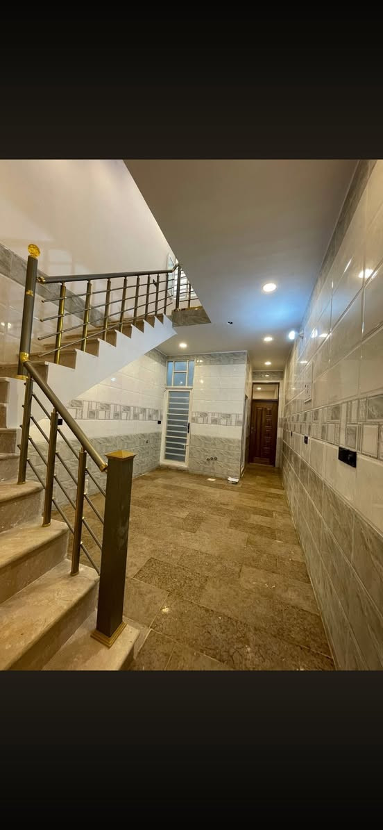 ٧٠متر #للبيع 

يحتوي على #استقبال #مطبخ #خدمات #٣غرف

الموقع 📍الشعب خلف نادي العربي قريب فلكة صباح الخياط 

للأستفسار آكثر الأتصال على الأرقآم 
***********
