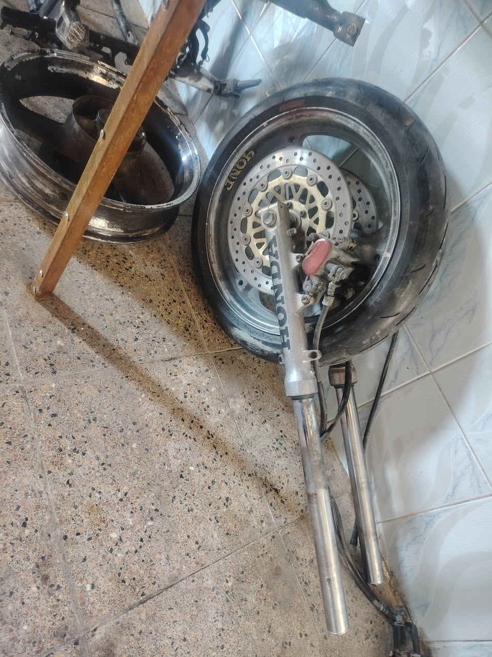 مكينت سيبي جيل اول  عل فحص شرط لا نضوح لا صوت لا بخار سعر ٥٠٠ الف  كابريترات ب٦٠ الف  دبلات اماميه لا مجفتات ولا نضوح جدد ٧٥ وياله زوج ١٠٠  شاصي ٧٥ مكان ديالئ بعقوبه *********** وتساب ***********
