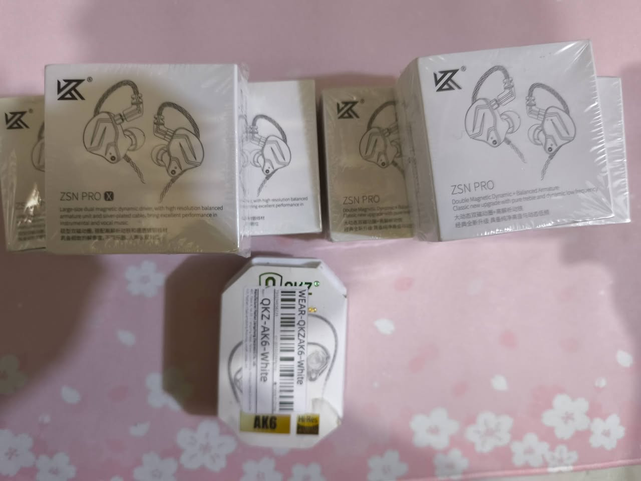 السلام عليكم 
الشباب الطيبة توفر سماعات
ال KZ ZSN PRO السعر 10 
ال KZ ZNS PRO X السعر 14 
التصويل متوفر لجيمع المحافظات 5 
داخل ذي قار 3


**إذا كنت صاحب هذا الإعلان وتريد حذفه لأي سبب، رجاءا أرسل رسالة إلى الدعم الفني**