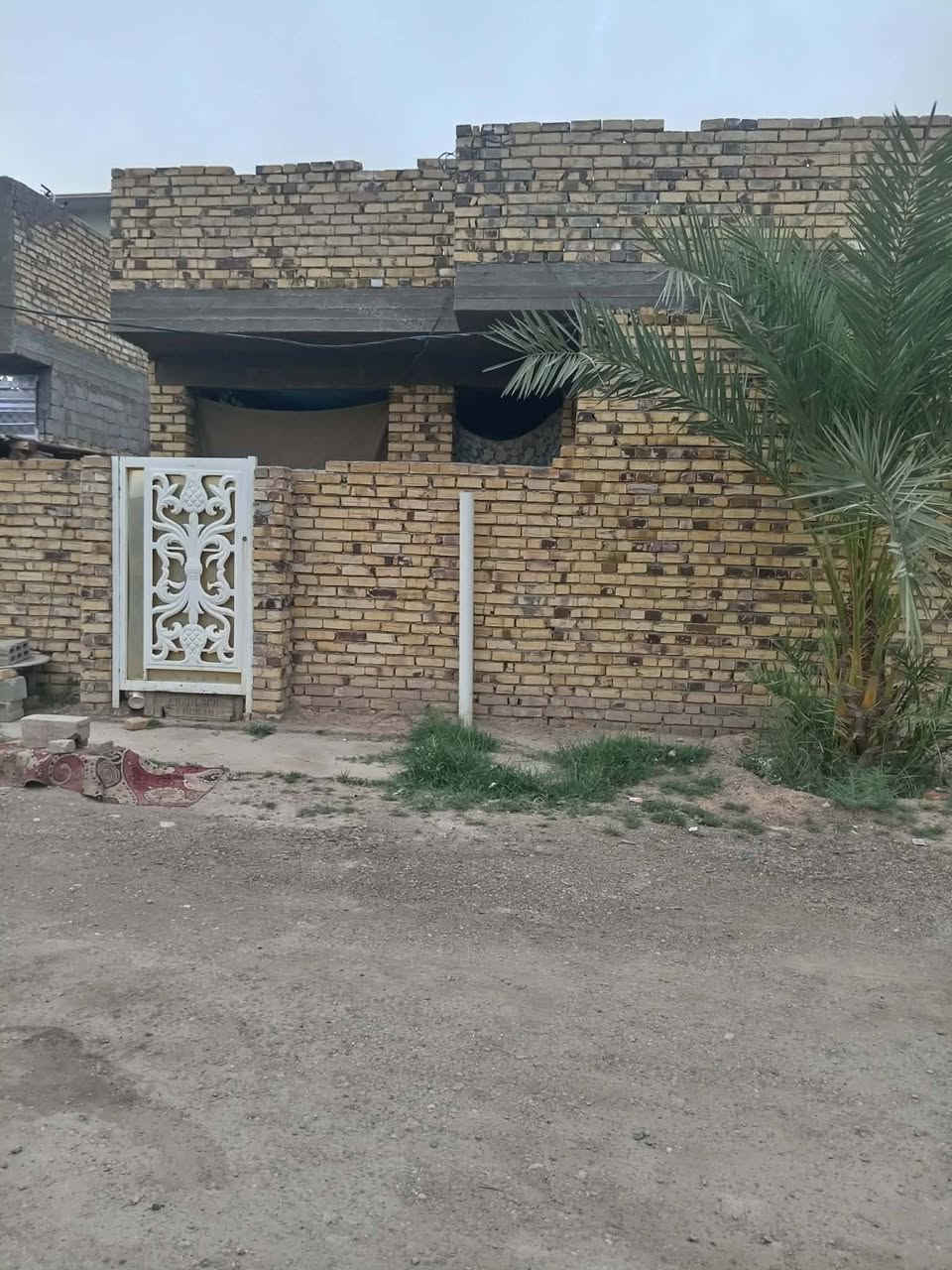 سلام عليكم ورحمة الله وبركاته
دار للبيع لمساحه 500متر 
لبيت ما كامل كلش بي تلحيضات 
لبناه جديد 
سند 25
العنوان بابل 
المنطقه بني ساله قرب شريفه بنت الحسن عليه السلام 
بضهر لبيت مدرسه الامام العباس الابتدائيه 
الا ستفسار رقم الهاتف ***********وشكرن لكم
