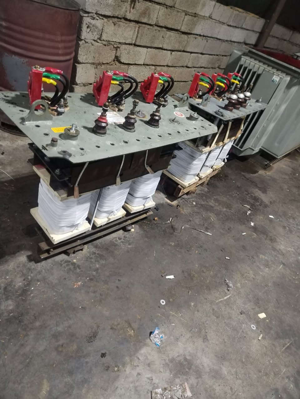 من رخصه الادمن بسم الله على بركة الله                                يتوفر لدينا رافعات قدرة  زيتية جميع الأحجام حسب الطلب  وبأسعار مناسبة كذلك يوجد محولات جميع الأحجام  والأنواع 
ملاحظة  إذا عندك محولة عاطلة نشتري 

للأستفسار ***********
