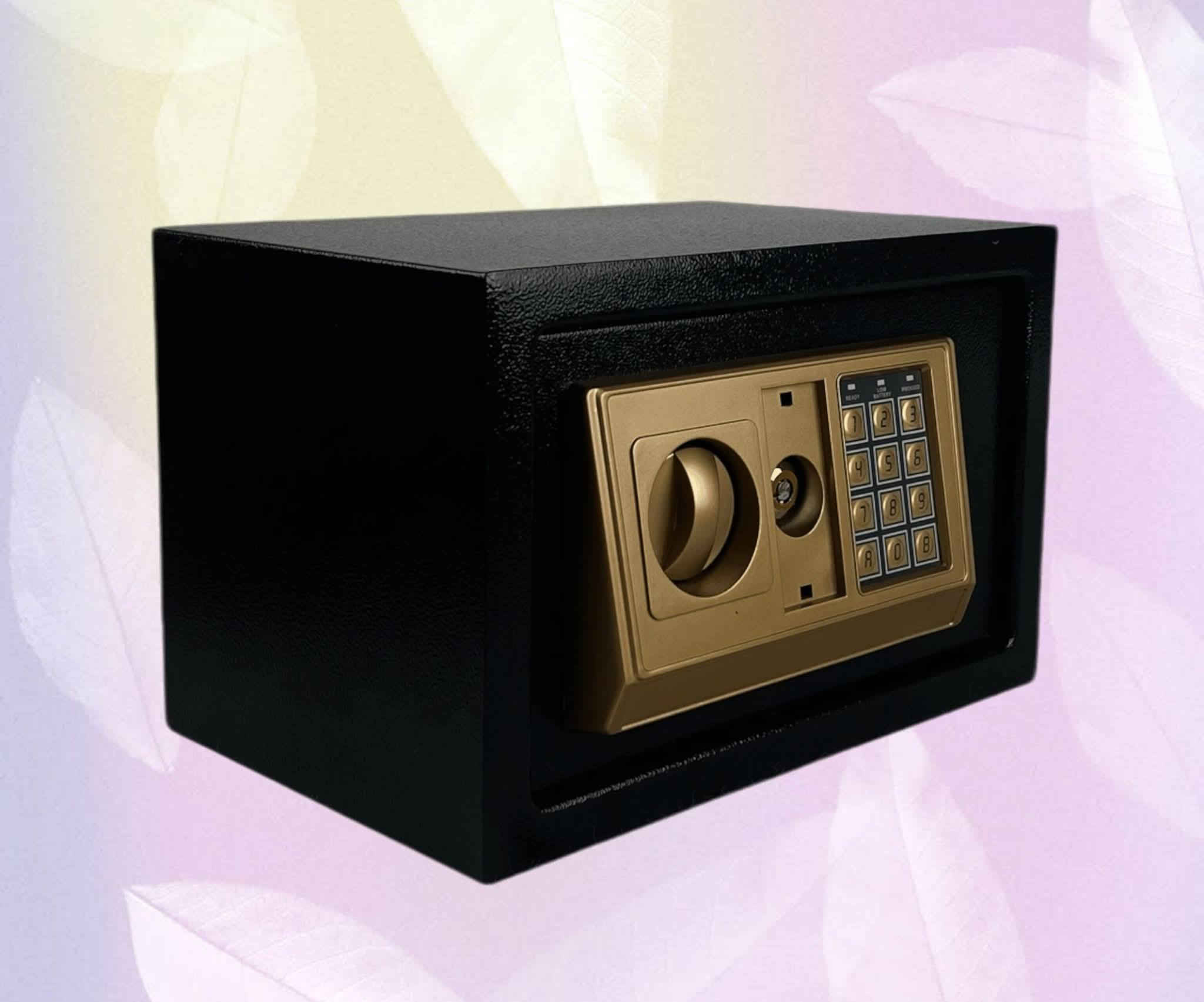 قاصة وسط من سلفر كلاس 😍
المميزات:

قاصة مثالية للاستخدام المنزلي

يوفر صندوق لحفظ الآمن

هيكل خارجي من المعدن عالي الجودة

يمكن وضع رمز حماية مكون من 1-8 أرقام

بطانة من السجاد في الجزء السفلي الداخلي لحماية مجوهراتك وساعتك الثمينة وبطاقتك وأموالك من أي تلف أو ضرر

الوزن: 6.5kg

طريقة برمجة الكود:

1. افتح باب الخزانة

2. اضغط على الزر الأحمر الموجود في الجزء الخلفي عند المفصل لغاية سماع صفرتين مع إضاءة الضوء الأصفر

3. أدخل الرمز الذي تود أن تعتمده للخزانة يمكن استخدام 1 الى 8 ارقام

4. تأكيد الرمز اضغط على حرف A

5. خلال 15 ثانية ستصدر الخزانة صوت تصفير مرتين مع اضاءة الضوء الاصفر

6. تم الان ضبط الرمز الشخصي للخزانة الخاص بك

الملاحظات:

لفتح الخزانة قم بأزالة الغطاء البلاستيكي الصغير بعدها ادخل المفتاح ادر بعكس اتجاه عقارب الساعة و أدر المقبض مع عقارب الساعة ( أي بالاتجاه المعاكس )

عند نفاد البطارية يتم تشغيل إضاءة باللون الاحمر

لا تقوم بخزن المفتاح داخل الخزانة
السعر / 50 الف 
توصيل جميع المحافظات


**إذا كنت صاحب هذا الإعلان وتريد حذفه لأي سبب، رجاءا أرسل رسالة إلى الدعم الفني**