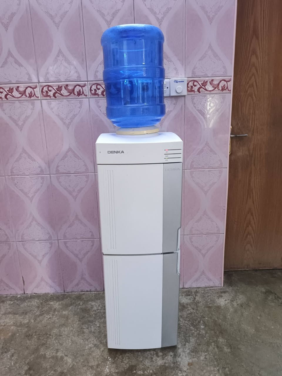 براد  نوع دينگه شغال شرط حار بارد ثلاجه كل عيب مابيه نضيف السعر 60 وبيه مجال مكاني كركوك حي عسكري شراي اتصل ***********

