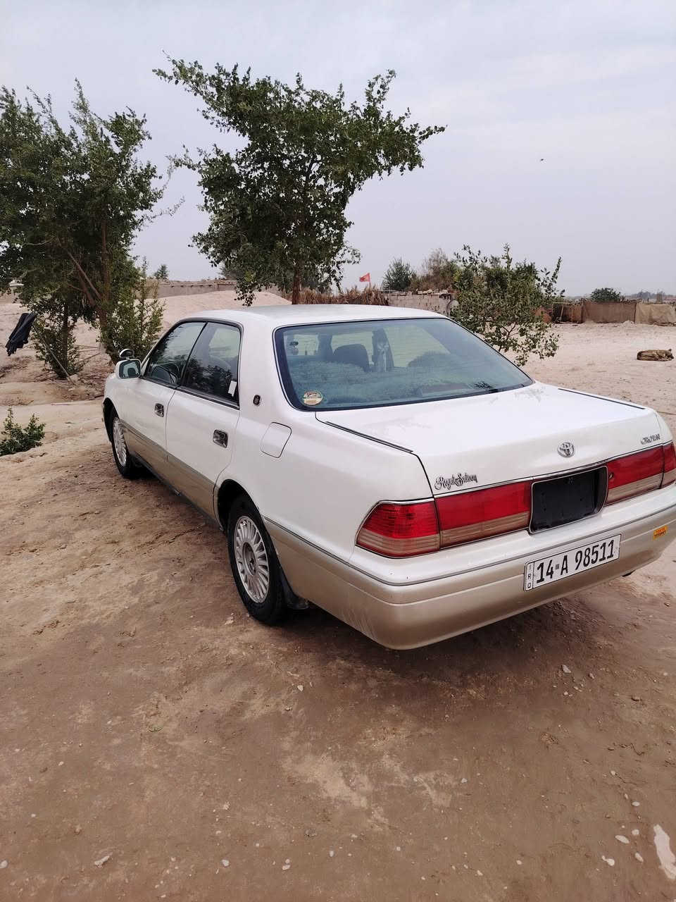 ((الفلات للبيع))
سلام عليكم راس الثور 
موديل 2000كفاله عامه كص 
نقل جثه اصوليات تخم تاير حداديه جديده تبريد ثلج الاستفسار*********** مكان كربلاء حي نصر
