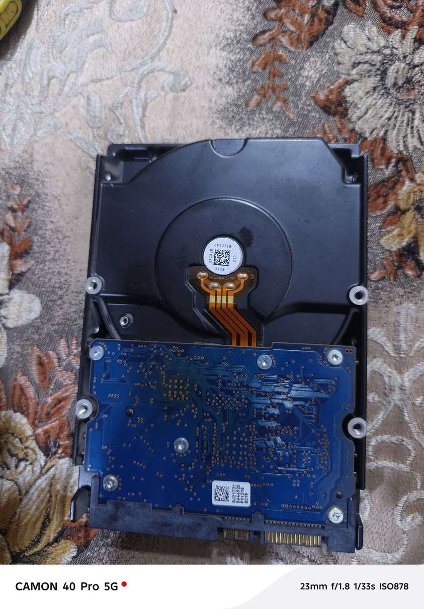 سلام عليكم
كاميرا مع هارد 1 گيگا مع dvr الاجهزه كلها دهوا وجديده والمحوله موجوده وياهن اجهزه شغاله ونضيفه كلش مكاني بصره حيانيه *********** 
سعر الكاميرا 25 صوره وصوت وفلاش  
سعر الهارد اكو واحد گيگه ب50 واكو 3 گيگه ب70 
وال dvr ب50
