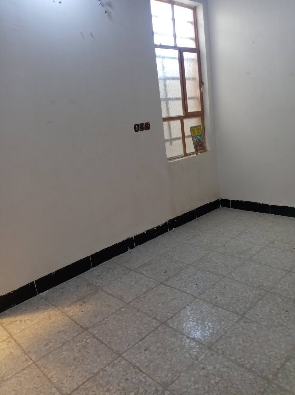 بيت لبيع ٥٠ متر حي النداء طابق واحد بناء جديد مامسكون بناء درجه اولئ شارع 20  كبال مجمع الكرار او قرب شارع. بيتي٨٦٦٩٨ بصف الركن  السعر ٥٣ مع مجاله بسيط اتصال رقم ***********
