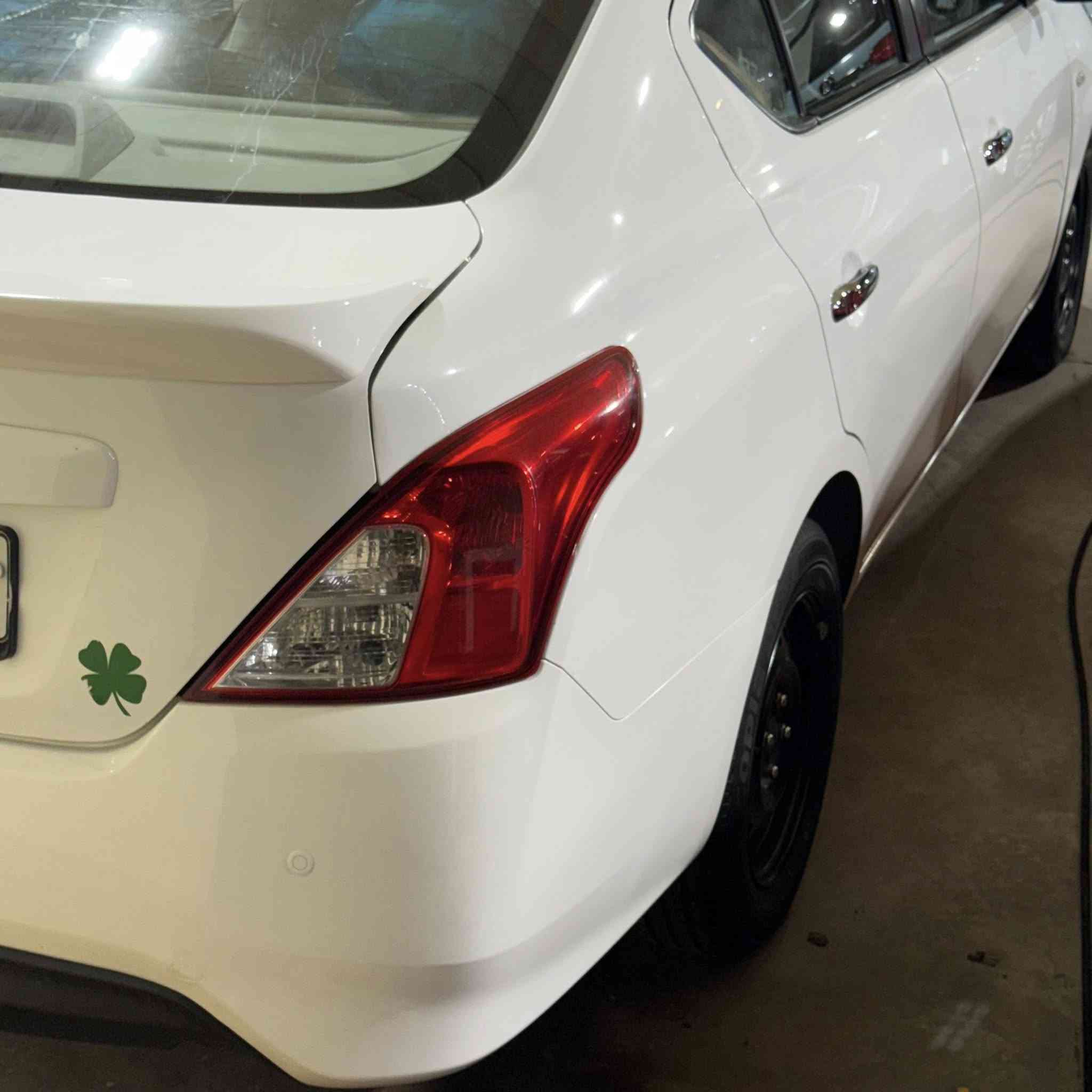 السلام عليكم 
نيسان سني هندي ام البليته 
موديل 2023 
ماشيه 40 الف حقيقه 
السياره كفاله عامه عدا بارد قبق الجنطه اي صبغ ما بيه شرط ول دعاميه الكدام نشخطت و صبغته ببدي السياره علا ايدي مت الدوام للبيت لا اشتغل بيه ولا شي 
مكاني بصره 📍
السعر 114 
ما اجاوب خاص الي يدخل خاص مو شراي 
الشراي يتصل وبل خدمه 
-***********-
