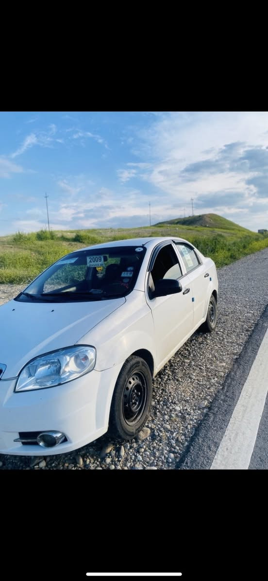 سياره افيو2009
للبيع 
كير مكينه شرط
محرك دبل 
السياره بسمي سنويه 2030
السعر 64
رقمي ***********
