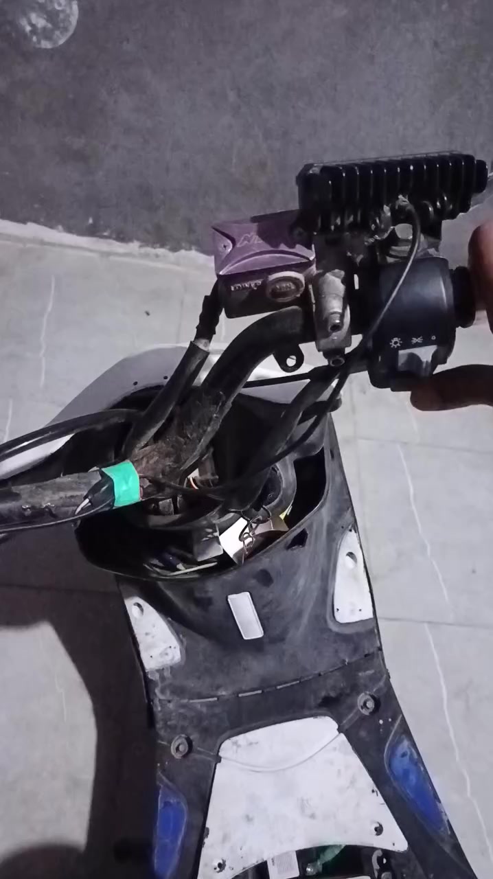 السلام عليكم دراجة ماكس عدلة للبيع تعمير جديد كاملة مكملة نكرة سلف كلشي بيها مبدل جديد غراضها كلها اصلية ماكو تجاري نقصها قبق هندر فقط مكاني الاسكندرية 
رايدها ( 350 ) فقل 
للتواصل الخاص مفتوح وهذا رقمي ***********
