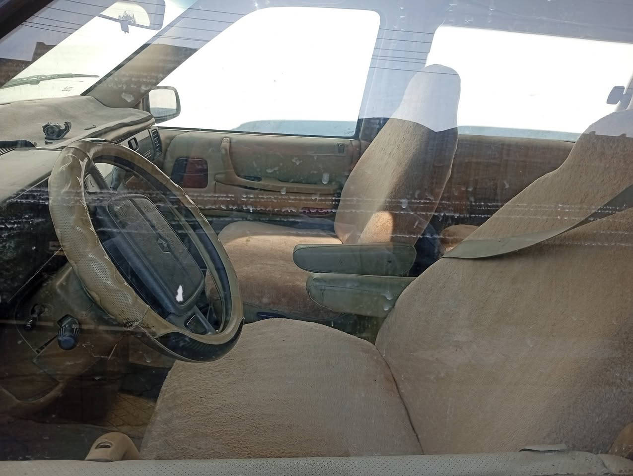 كلايزر موديل93 محرك كامرى تبريد شغال بيه دفتر بنزين سياره مصبوغه حزام مكان سياره كركوك سعره44////***********
