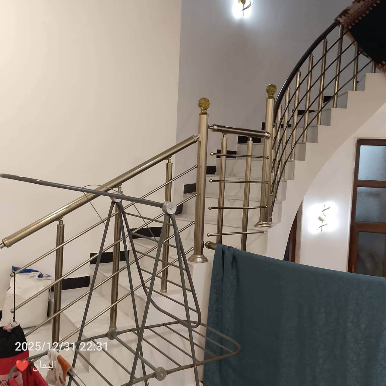 دار للبيع حي الجامعة المساحه ٢٠٠م طابقين ٤غرف الطابق الأول غرفتين وصاله ومطبخ ستقبال كراج صحيات الطابق الثاني غرفتين وصاله ومجموعة صحيات سنه البناء ٢٠٢٣ للستفسار اتصل ***********
