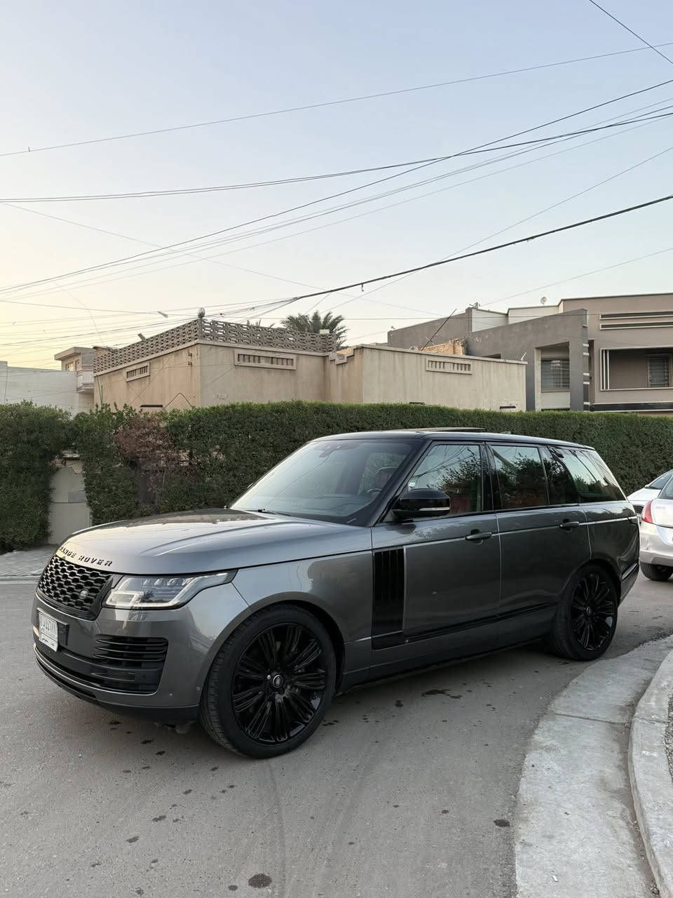 رانج روفر ڤوك 2018 وارد الماني ضمان
 مواصفات اوتوبايكراف فول للاخير داخل احمر ومكفولة ومغلفه ppf جديده حيل وبدون اي نواقص وسيرفس كامل وماشيه 71 الف كيلو سعرها 52 الف دولار وبيها مجال بيع فقط بدون مراوس 
مكانها بغداد الاعظمية  
 ***********
