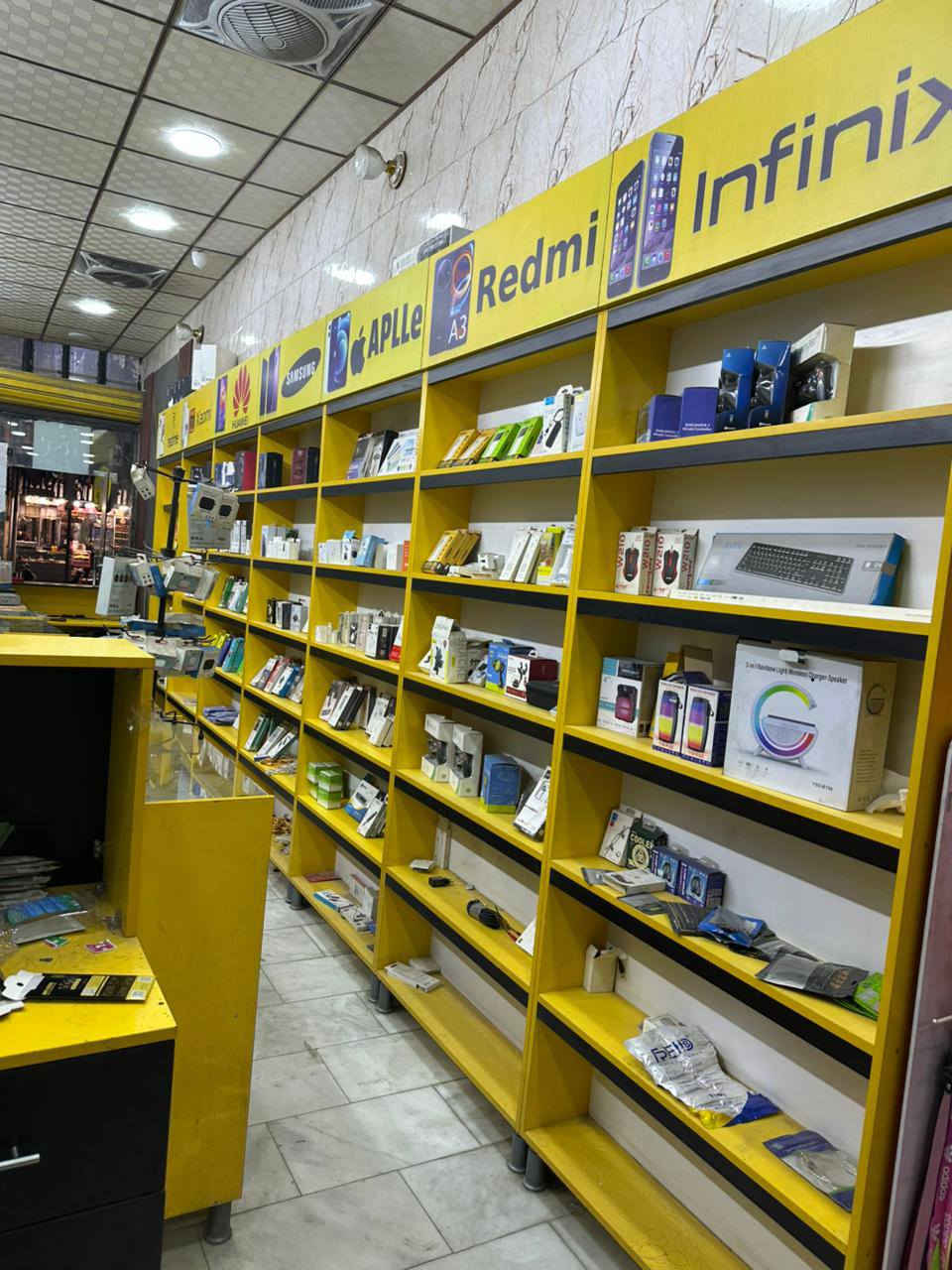 المحل للبيع بسعر 10 ملايين مع كافه الديكور والاسم التجاري والبضاعه ايجارة مدفوع لشهر الثالث 
الموقع حي العامل السوق الأخير مجاور شركة الاتحاد 
للاستفسار المراسلة عبر واتساب 

***********
