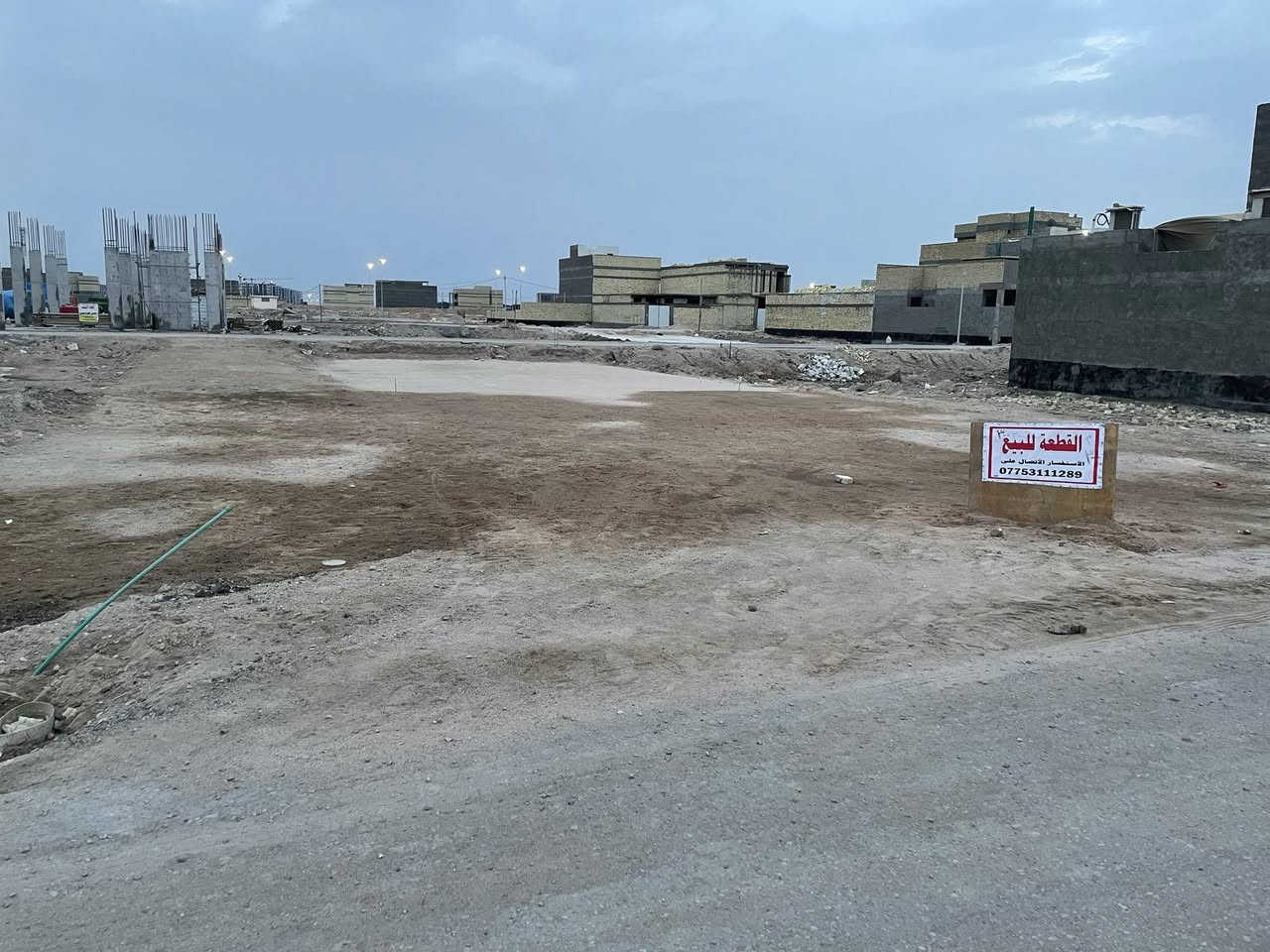 السلام عليكم اخوان البيع قطعه البيع بلحشد ثاني قطعه عن شارع 60 ابصف الركن مساحته 300 متر بلطابو رقم القطعه 860 مليون سعره 300 مليون القطعه بسمي انه ***********
