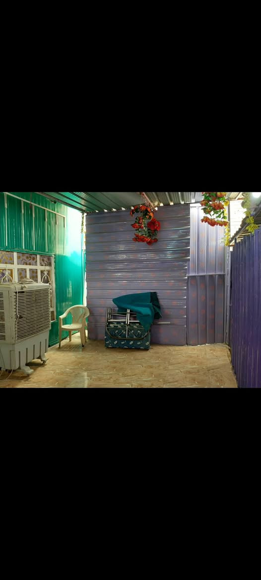 بيت للبيع عل مبادره المساحه ١٤٧م يتكون من غرفتين وبراني دولان المكان المنصوريه لبيت قاطين عكاده ***********
