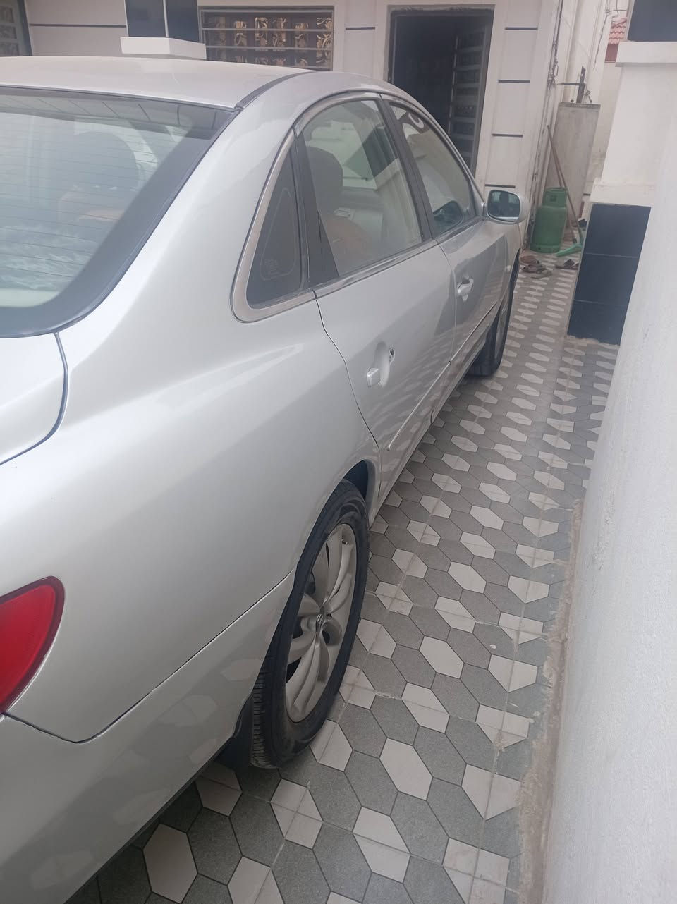 ازيره خليجي موديل ٢٠٠٦بغداد باسمي مصبوغه اثر جراد كامله صدر حداده سعرها ٧٥ مكانها رمادي ***********
