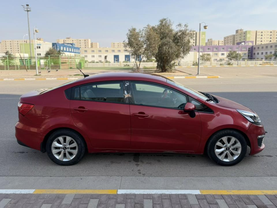 كيا ريو 17 وارد امريكي - اربيل
السيارة باسمي يعني اني احولك مو من شركة
محرك 1600 
ماشية 86 الف وقابل للزيادة
تحكم ستيرن جهتين
كشن مخمل + جلد
مانع انزلاق
ايكو تقليل صرفية الوقود
كاميرا بالمرايا الداخلية
مسجل بلوتوث بلادي بيانو بلاك
اضافه الى ارضيات السياره الوكاله موجوده
مبدل السبير بتاير وويل جبير نفس قياس باقي التايرات
ومصار فتره من مسوي ادامه لمنظومه الوقود من تبديل بلكات ونوزلات وفلتر وقود
ومبدل دسكات قبل اقل شهر
حادث السياره بالبنيد ومبدل 
ودعامية اماميه مبدله
اضافه الى طخات خفيفه موضحه بالصور
السعر 90 وبيها مجال
مكان السيارة بغداد
*********** اثير
***********
