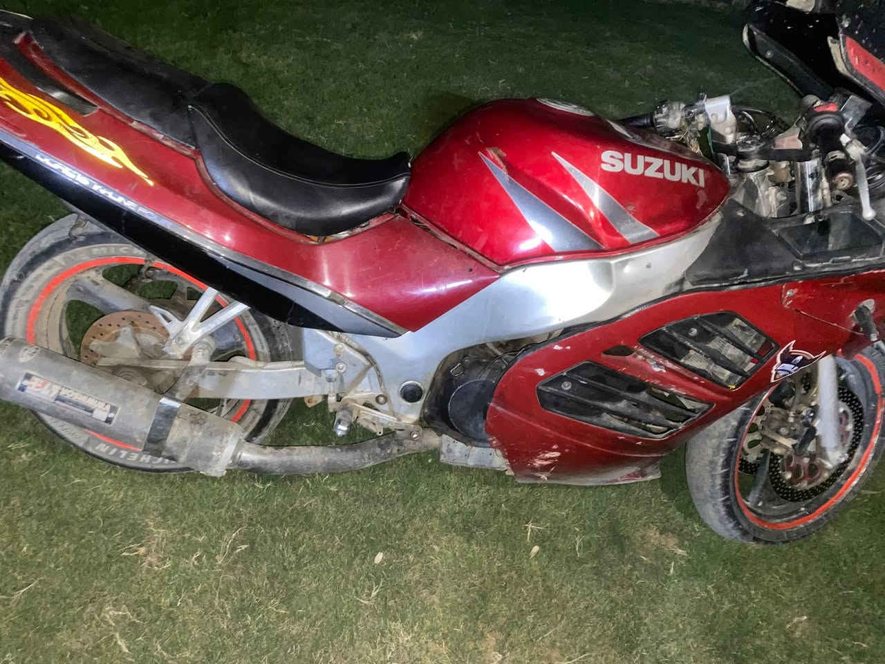السلام عليكم 
#للبيع دراجه سوزوكي موديل 2002  محرك 400c دراجه نضيفه ما بيه اي شي ولا اي نقص دراجه نكره سلف تشغل او تطلع  دراجه محرك ايخبل بيه نشاط 1.2.3 بطناش دراجه نضافته 80/100 كهربائيات كله شغاله السعر 1200 او بيه مجال شيي قليل الاستفسار الاتصال ***********
