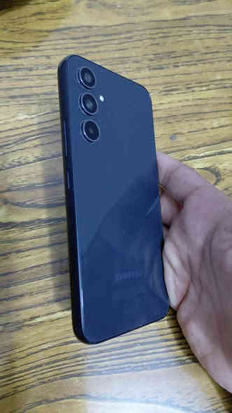 السلام عليكم كلكسي a54 لون اسود ذاكرة
265/8 
الجهاز نضيف نضافه عاليه لا مفتوح ولا مصلح ولا داخل صيانه شخط واحد مابي 
كامل ملحقات كارتونه وكيبل 
سعر 250 الف 
مكاني بغداد الوشاش 
للاستفسار ***********
