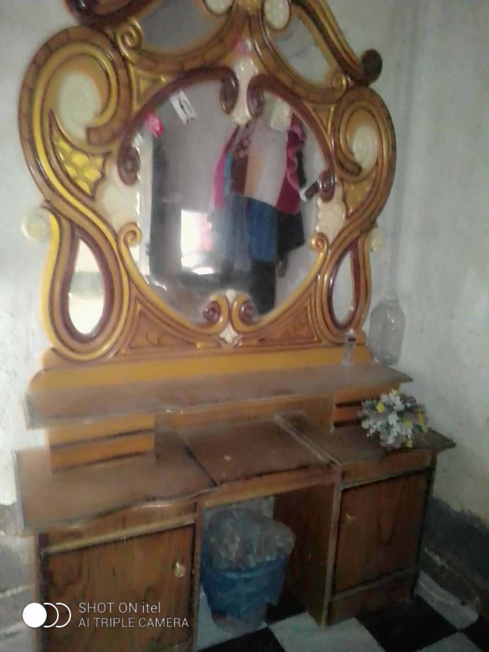 غرفة عراقية للبيع نضيفة نضافتهة 90 %100 حلوة مرتبة سعرهة 550 العنوان الوسفية صدر الوسفية ‏‪***********‬‏
