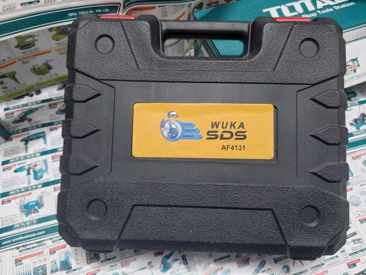 دريل شحن 21 فولت من ماركهSDS  معه بطاريات عدد 2 21 فولت وشاحن ومعه عده تحتوى على براين ولبب درنفيس ولقم طوبه حديد 3 عمليات همر 25 درجة عزم سرعتين 
السعر 25 الف معه التوصيل
الحجز واتساب ***********
