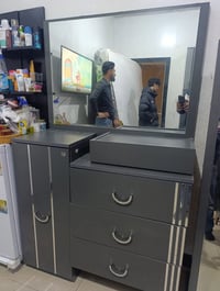 غرفه نوم تركي مستعمله للبيع بسعر جيد نظافه اخو جديد 7قطع واتساب 075104...