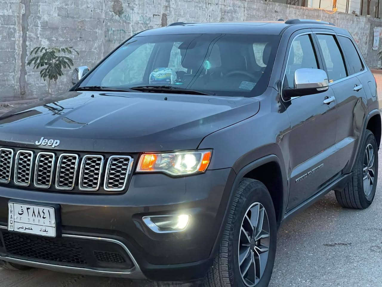 جيب كراند شيروكي لمتد 2019 مراوس بتيلورايد او بلسايد
وارد امريكي🇺🇲 

محرك V6 3600✅

مقاعد جلد ✅

كشنات كهرباء ✅

تدفئة مقاعد وستيرن♨️✅

مري تعتيم ذاتي ✅

صندوق كهربائي شفط ✅

نظام نقطة عمياء ✅

حساسات خلفية ✅

كامرة خلفية بلادية ✅

شاشة بلادية✅

فتحة سقف✅

تبريد ثلج قطعتين❄️ ✅

4×4 نظام نزول منحدرات مع ماوس تغيير وضعيات قيادة✅

مود رياضي 🏁✅

مود eco اقتصادي✅ 

اشاير بالمري ✅ 

زجاج بلرايز بلادي كامل ✅

بصمة ابواب+ فتح صندوق+ تشغيل عن بعد✅

اندرويد اوتو  + ابل كار بلي✅

ماشية 130  كيلومتر

سيارة نظيفة جدا استعمال قليل

السعر 230$.بيها مجال

( ***********) 📞
