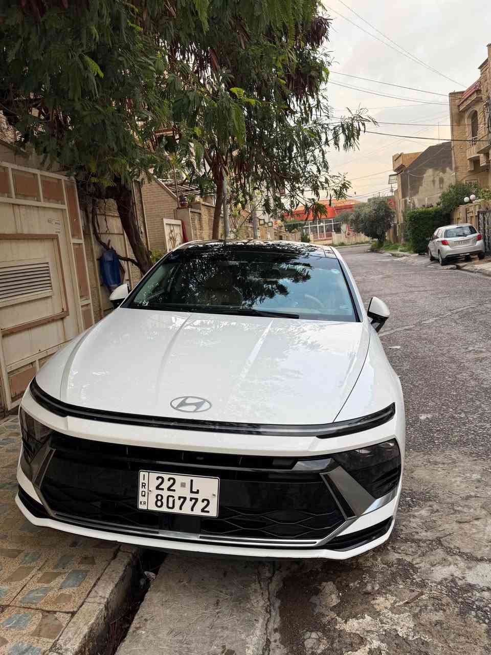 سوناتا 2024
50 الف كيلو متر 
فول مواصفات بانروما . شحن لاسلكي . بصمه . حساسات . تبريد قطعتين . داخل جلد بيجي  . بردات خلفيه بلادي . الوان محيطيه اوتو هولد  فول مواصفات 
مكان السياره اربيل 

كير ومحرك وخارج مكفوله بعدها داخل ضمان الشركة  
هاتف : *********** أربيل, العراق
