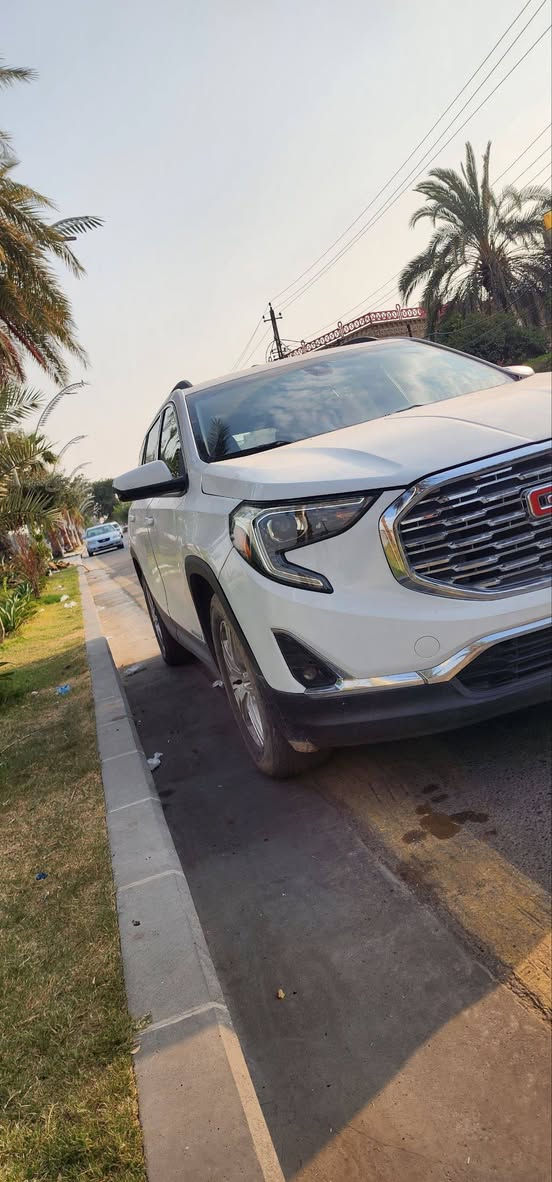 GMC تيران 2020 SLE
رقم القديم ومكان بغداد هـ / ***********
ماشيه قريب 45 الف كيلومتر قابل لزياده
للبيع او مراوس سعر 153 وبي مجال للشراي 
مواصفات 
> مكينه اربع سلندر 1500 توربو تو ويل 
> تشغيل عن بعد 
> رادار تحديد مسار ومانع تصادم
>  هاند بريك بصمه 
> نزول منحدر ومساعد صعود 
> 5 بصمات كل الابواب
> كير 9 نمر دكم مثل يوكن
> كرسي سايق كهربائي 
> تدفئه كراسي الاماميه 
> نظام قيادة عادي وثلج 

بيها نقوصات بسيطه بس ما مفترغ
