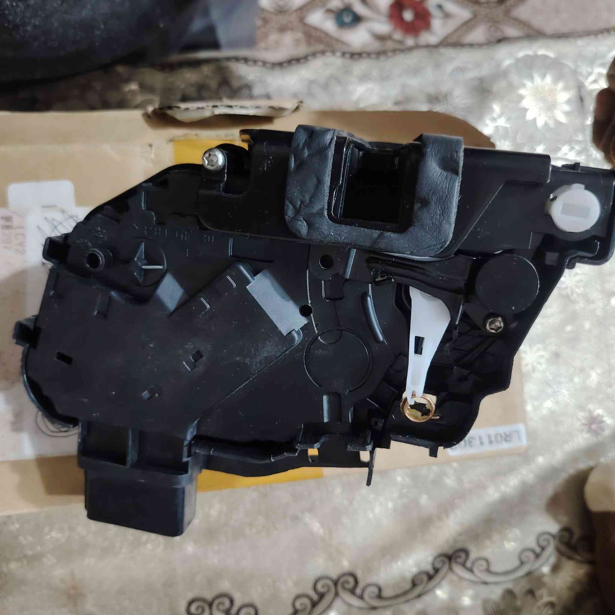 السلام عليكم ورحمة الله وبركاته
قفل سيارة جهة الراكب امامي

مخصص لاندروفر و رانج روفر و فري لاندر


**إذا كنت صاحب هذا الإعلان وتريد حذفه لأي سبب، رجاءا أرسل رسالة إلى الدعم الفني**