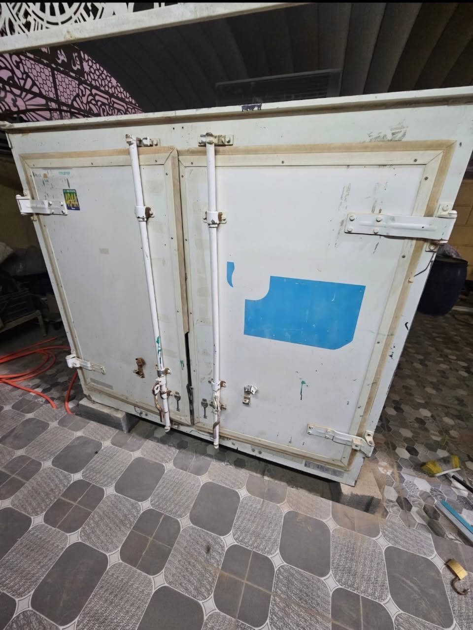 السلام عليكم ورحمه الله وبركاته  براد لحوم للبيع بابعاد  عرض ١٧٠سم وطول ٣متر ارتفاع ١٦٠سم يحمل ١٠٠ كارتون  دجاج 
منظومه جديده مستخدم نظيف
للاستفسار ع السعر الاتصال ع الرقم ***********
أو ***********
تحياتي للجميع
