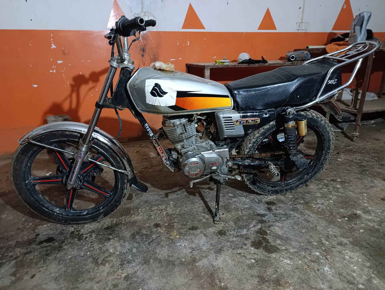 دراجه للبيع سرعه ومعدل خير
من الله شلعه اشك الكاع دراجه نضيفه محرك وشاصي بس نزلتهه بترابها بدون غسل السعر 275وبيهه مجال ***********
